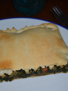 Una foto de Empanada de espinacas, trufa y parmesano