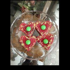 A picture of Mini heart cakes.