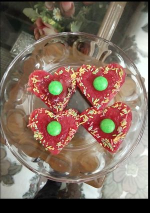 A picture of Mini heart cakes.