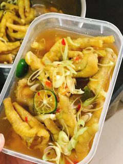 Hình của món Chân gà ngâm xả tắc.
