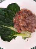 Carne frita con col china. 小白菜炒牛肉 (Xiǎo báicài chǎo niúròu)