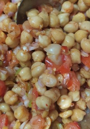 A picture of Kabuli chana chat.