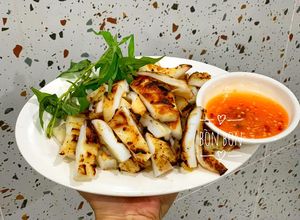 Hình của món Mực Một Nắng Nướng Sa Tế.