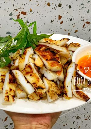Hình của món Mực Một Nắng Nướng Sa Tế.