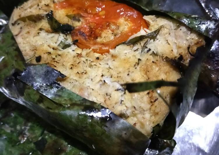 Cara Membuat Pepes Bakar Teri Kelapa yang Enak