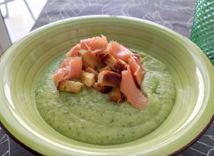Foto di Gazpacho di avocado, zucchine e menta