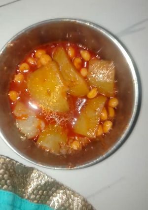 A picture of Dudhi + chana dal sabzi.