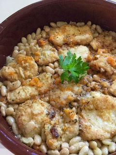 Una foto de Judías blancas con kokotxas de rape