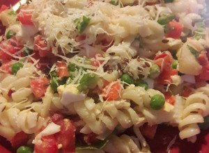 Una foto de Ensalada tibia de tirabuzones