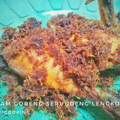A picture of Ayam Goreng Serundeng Lengkuas.