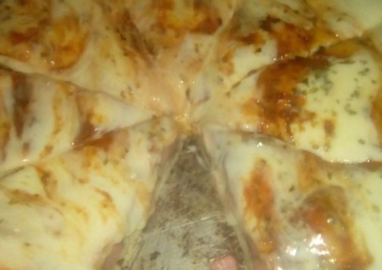 Pizza Rellena Con Salchichas Receta De Vero Cookpad