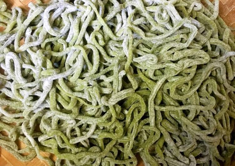 Mie hijau bayam home made