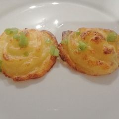 Mash potato cakes A picture of Mash potato cakes.