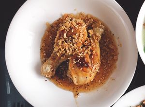 Hình của món Đùi gà chiên nước mắm.