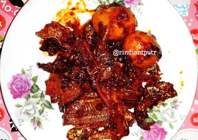 Resep Balado Ikan asin layur &amp; telur simple Anti Gagal