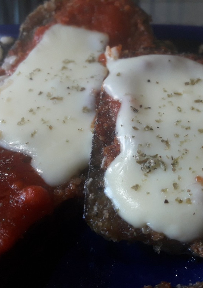 Una foto de Milanesas de berenjena a la napolitana. (son la gloria!)