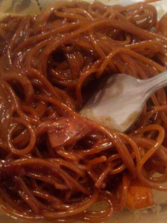 Una foto de Fideos chinos "yakisoba"