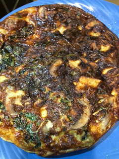 Una foto de Tortilla de hongos Portobello y espinacas 😋😋😋 a mi manera