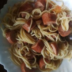 A picture of Chicken sausage "n" spaghetti.