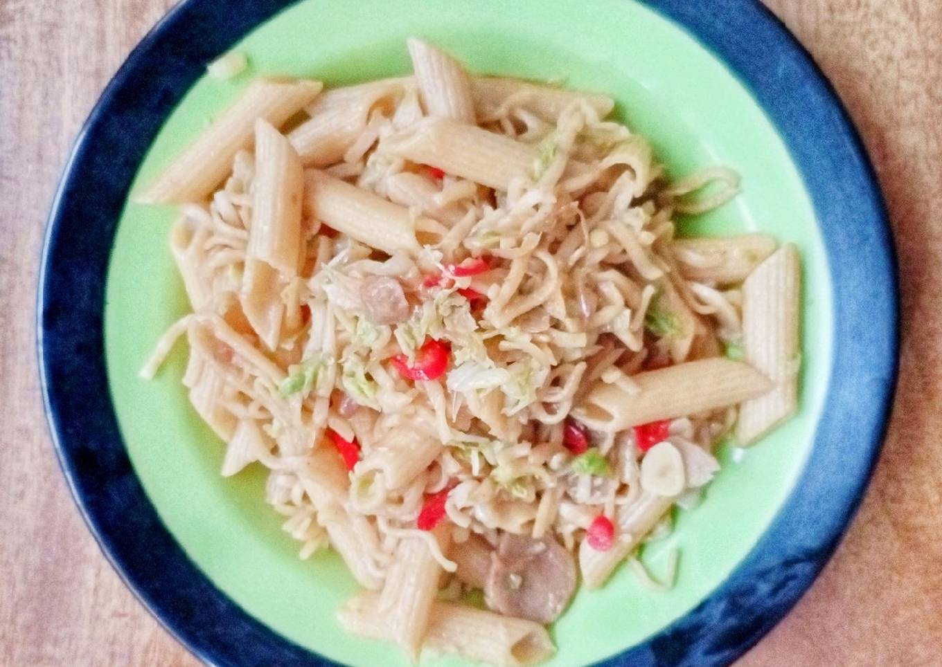 Mie dan Penne Goreng Bakso