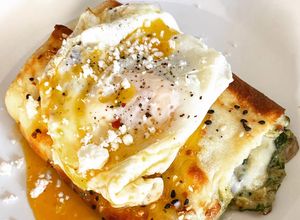 Una foto de Hot pocket con espinacas y champiñones - keto