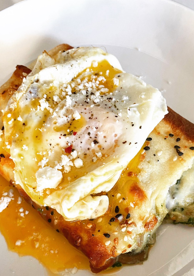 Una foto de Hot pocket con espinacas y champiñones - keto