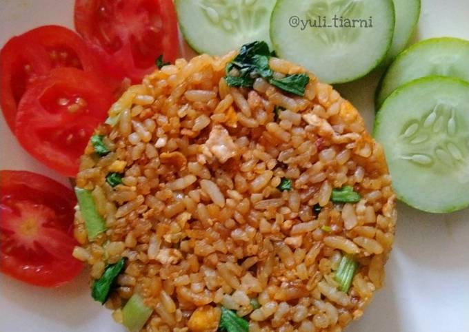 Resep Nasi Goreng Simple Oleh Yuli Tiarni - Cookpad