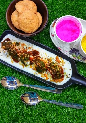 A picture of Dahi Bhalla.
