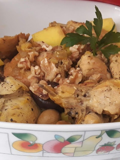Una foto de Pollo con setas y nueces