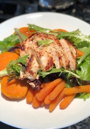 Hình của món Gà áp chảo dầu mè-Eatclean.