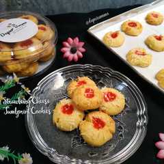 Strawberry cheese tumbprint cookies রেসিপির প্রধান ছবি