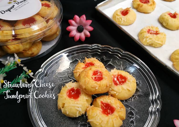 Resep Strawberry cheese tumbprint cookies, Enak Banget