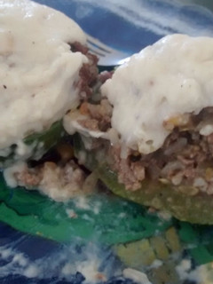 Una foto de Zapallitos rellenos con salsa blanca