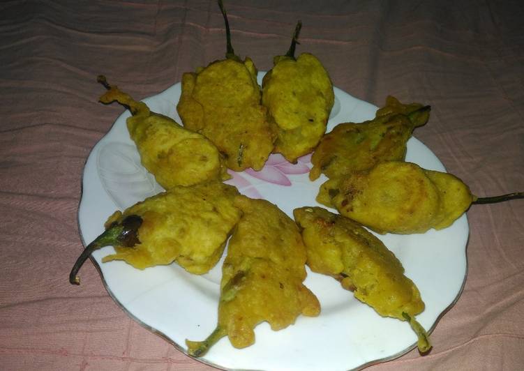 Green chilli fritters