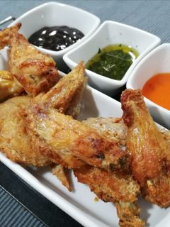 Una foto de Alitas de pollo crujientes en freidora de aire