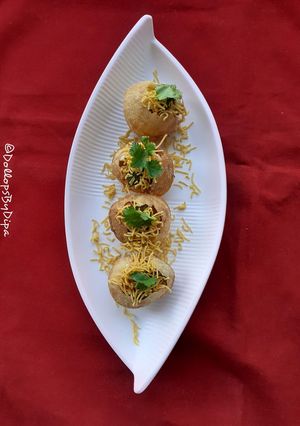 दही भल्ला पूरी (Dahi Bhalla Puri recipe in Hindi) रेसिपी मुख्य फोटो