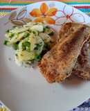 Mila de berenjena al horno y ensalada de papa y verdeos