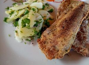 Foto principal de Mila de berenjena al horno y ensalada de papa y verdeos