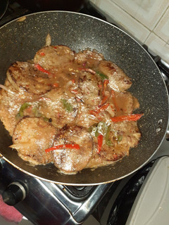 Una foto de Mulipollo en salsa de verduras