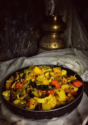 A picture of Bengali style mixed vegetables.