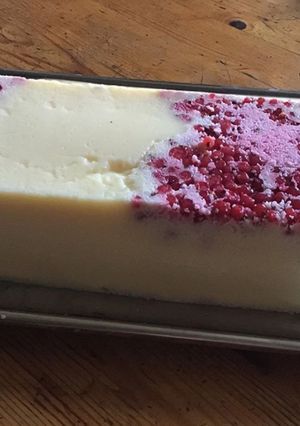 Une photo de Flan vanille groseilles et noix de coco