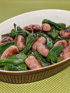 Una foto de Butifarra con pimientos semipicantes al Jerez