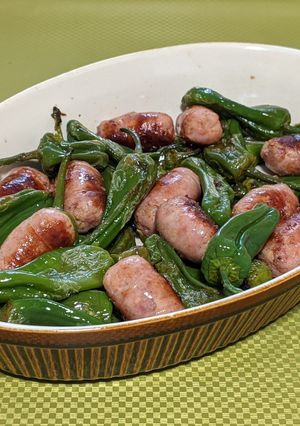 Una foto de Butifarra con pimientos semipicantes al Jerez