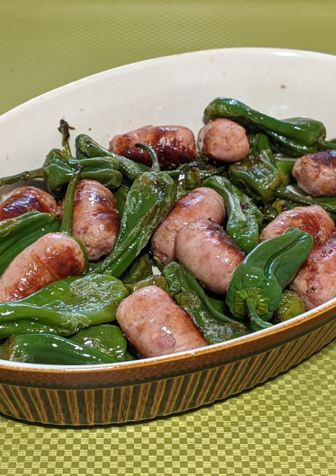 Una foto de Butifarra con pimientos semipicantes al Jerez