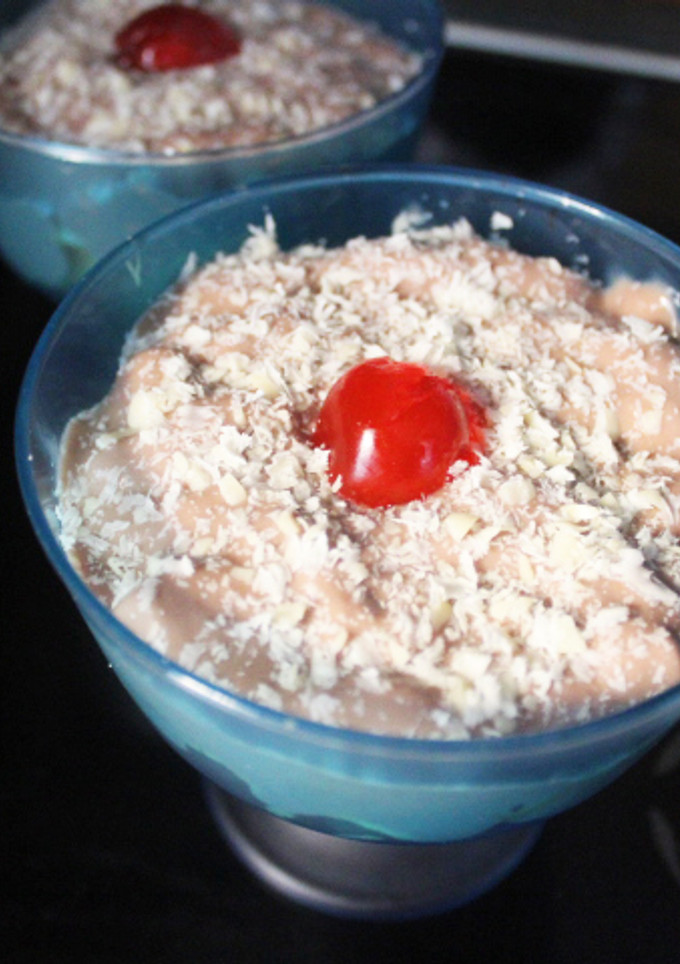 Una foto de Manzanas con yogurt de chocolate
