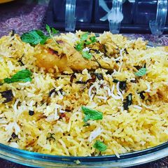 A picture of Awadhi chicken biryani.