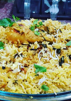 A picture of Awadhi chicken biryani.