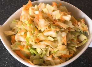 Una foto de Coleslaw Ensalada de col o repollo