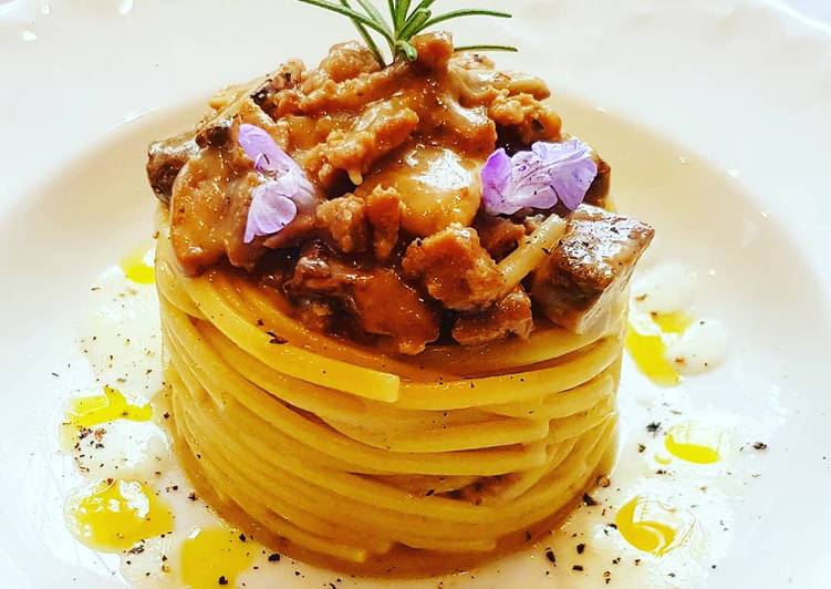 Recipe of Favorite Linguine salsiccia e funghi porcini