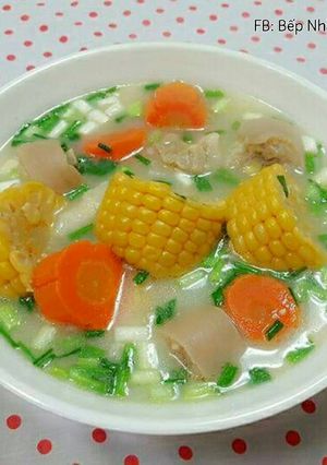 Hình của món Canh Ngô Hầm Đuôi Lợn 옥수수 스프 스튜 돼지 꼬리.